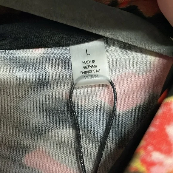 T Tahari size large black floral 3/4 sleeve blouse - Picture 5 of 10